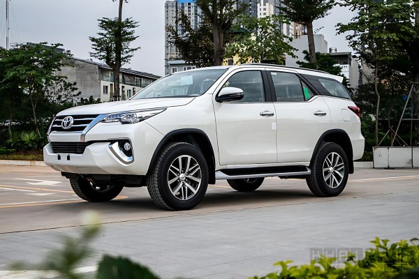 Thuê xe 7 chỗ đời mới